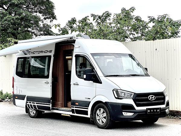 xe campervan được trang bị Tăng bạt điện thông minh phục vụ cho nhu cầu sinh hoạt ngoài trời