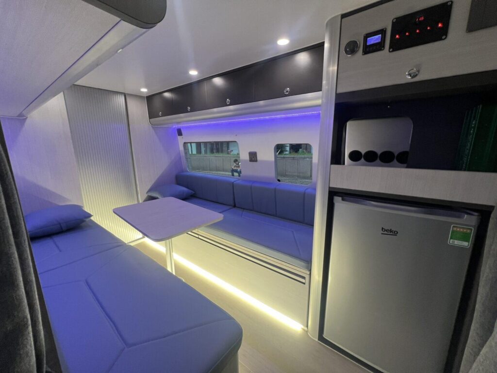 3 Chiếc Ford Transit 16 Chỗ Mobilehome Tại Hà Nội – Thaimobihome Thi Công & Bàn Chuẩn Pháp Lý