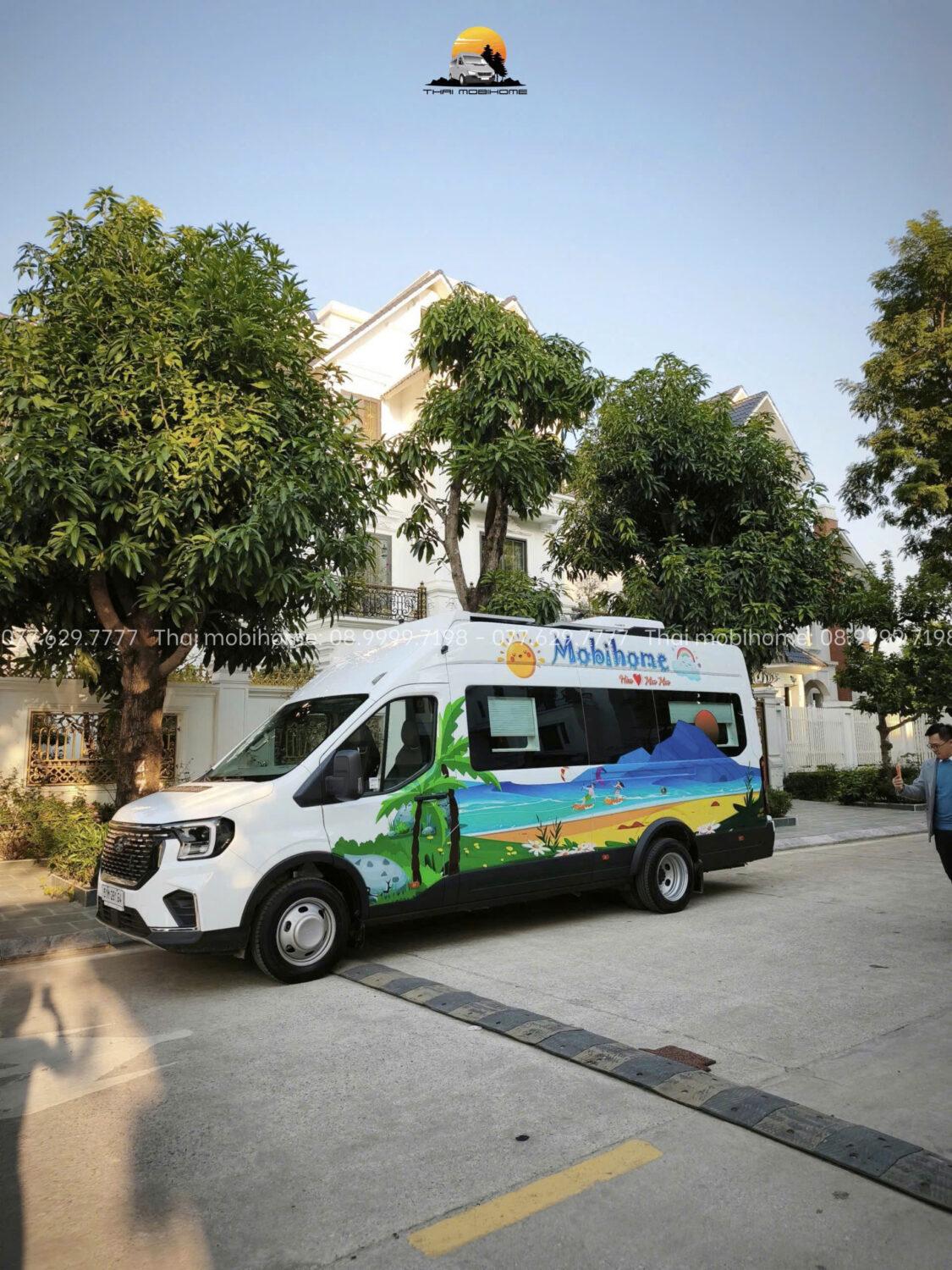 Một chiếc xe nhà ở di động đúng nghĩa của anh khách Sài Gòn