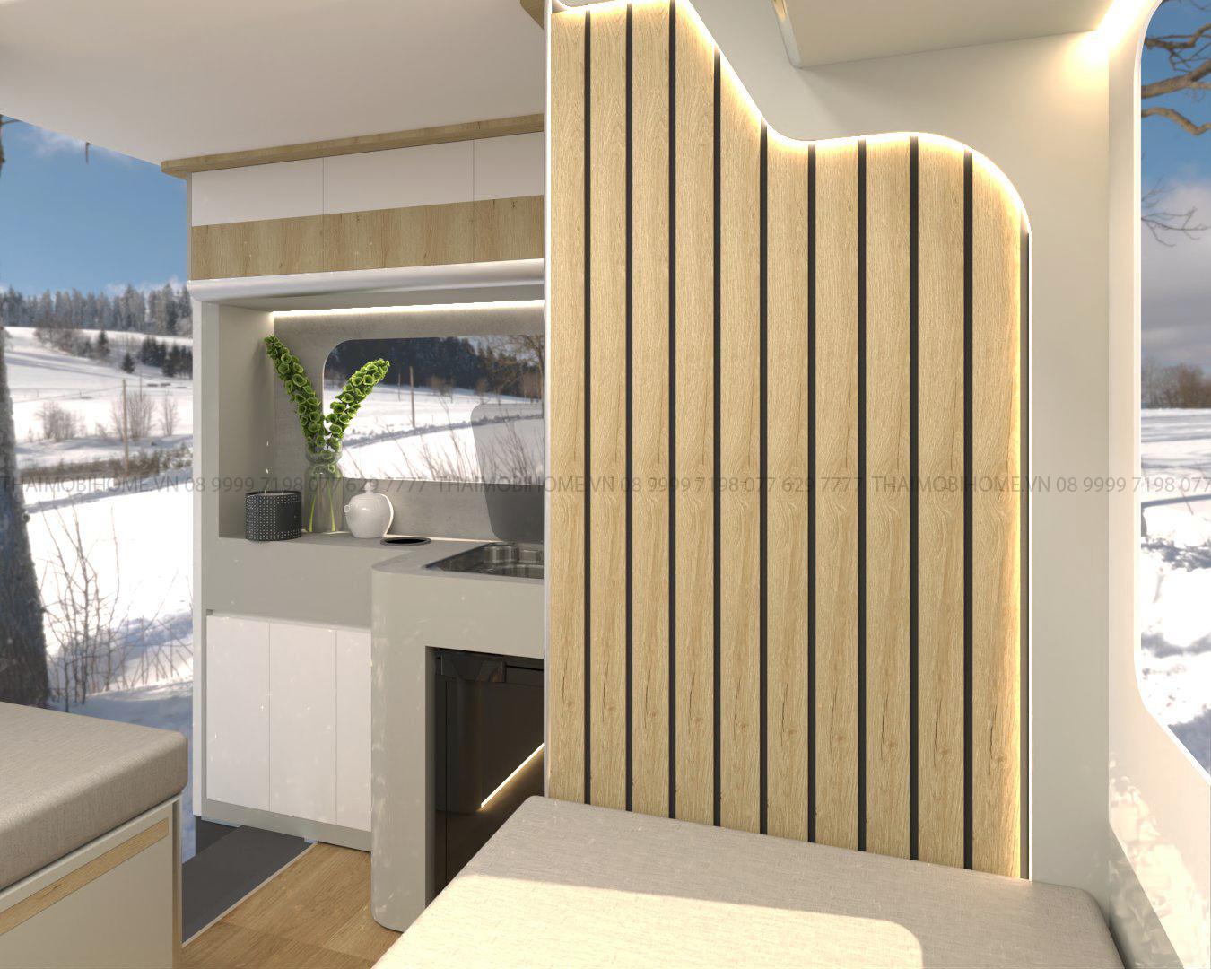 Bếp mini trên xe nhà di động với bồn rửa và bếp điện