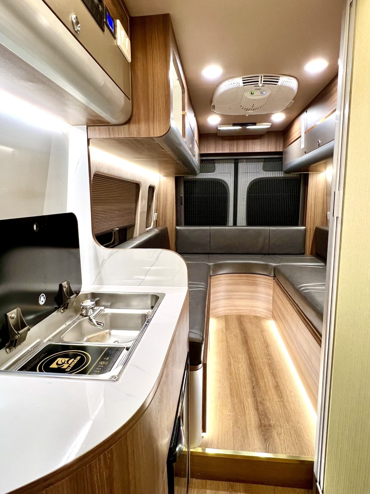 Xe Nhà Ở Di Động – Giải Pháp Cho Người Cần Di Chuyển Nhiều Và Muốn Làm Việc Chủ Động Mọi Lúc 2 Xe Nhà Ở Di Động – Giải Pháp Cho Người Cần Di Chuyển Nhiều Và Muốn Làm Việc Chủ Động Mọi Lúc