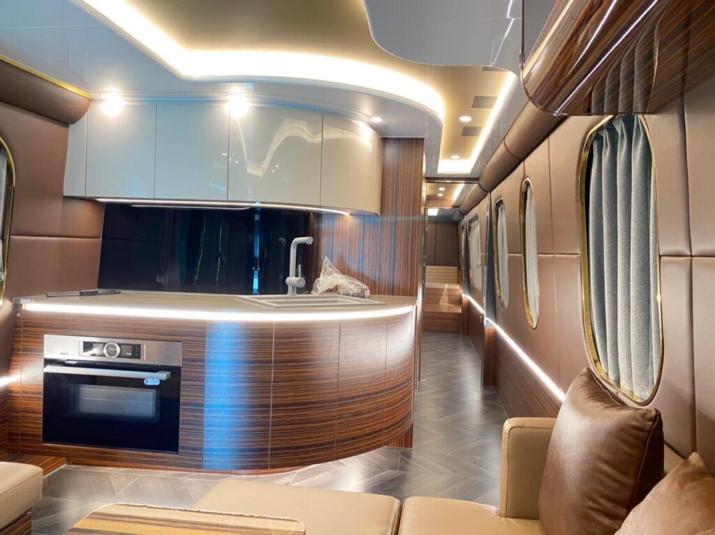 Mobihome 2025: Hành Trình Của Những Người Đi Nhiều – Từ Nhu Cầu Lưu Động Đến Một Khái Niệm Sống Mới