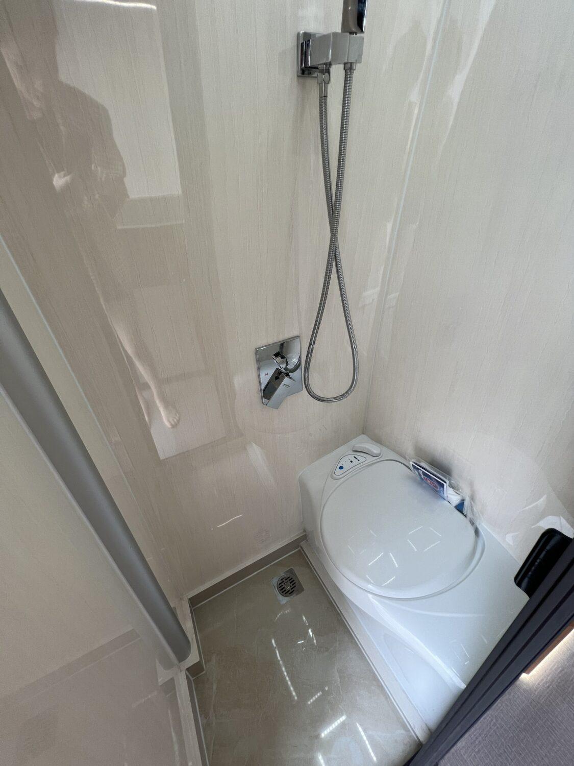 Xe Nhà Ở Di Động Gaz Mobihome Tại Tp.HCM – Lựa Chọn Được Doanh Nghiệp Công Trình Tin Dùng 3 nha ve sinh tren xe nha o di dong