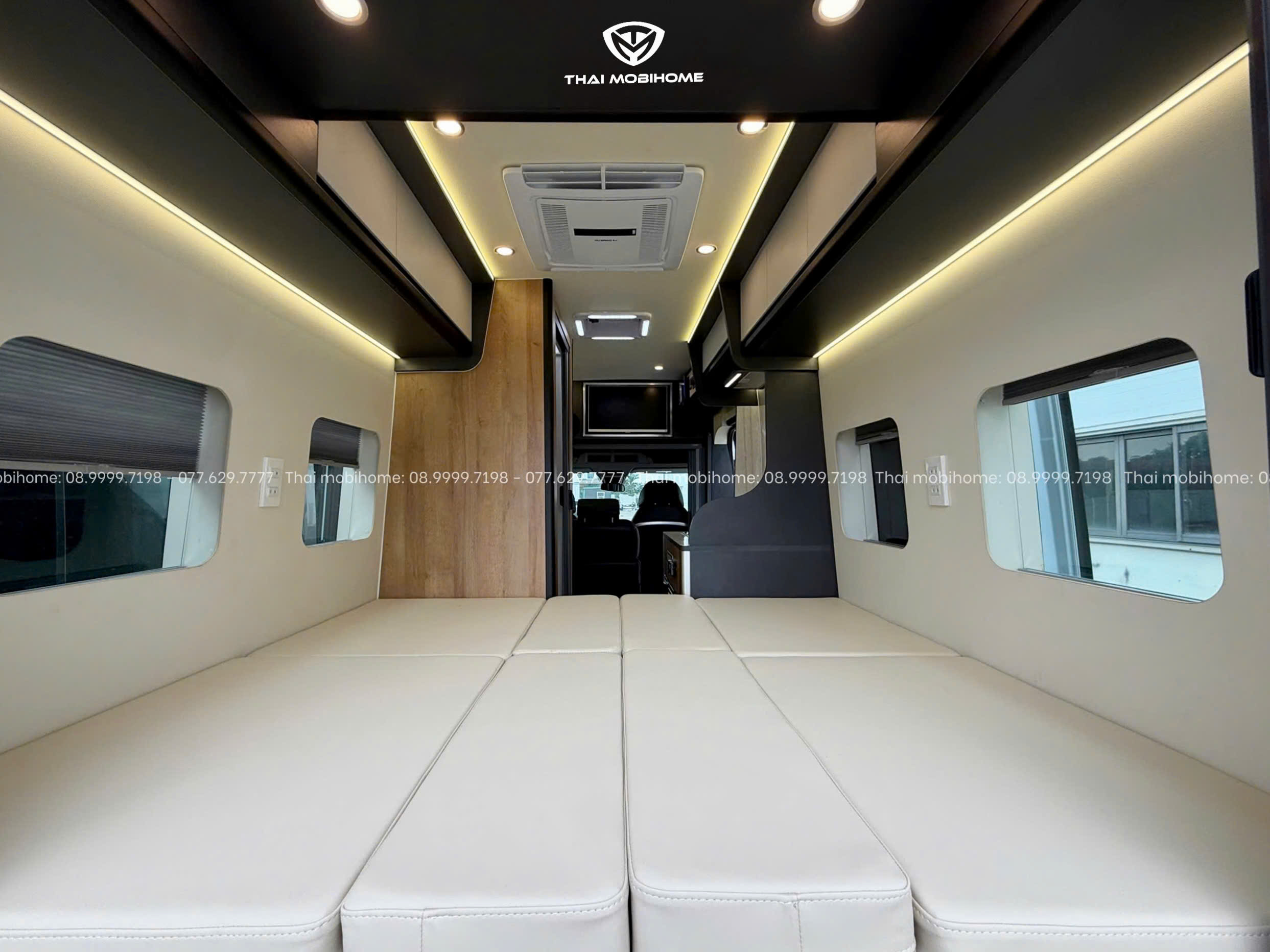 Ngoại thất Ford Transit Mobihome với thiết kế nhỏ gọn hiện đại phục vụ camping